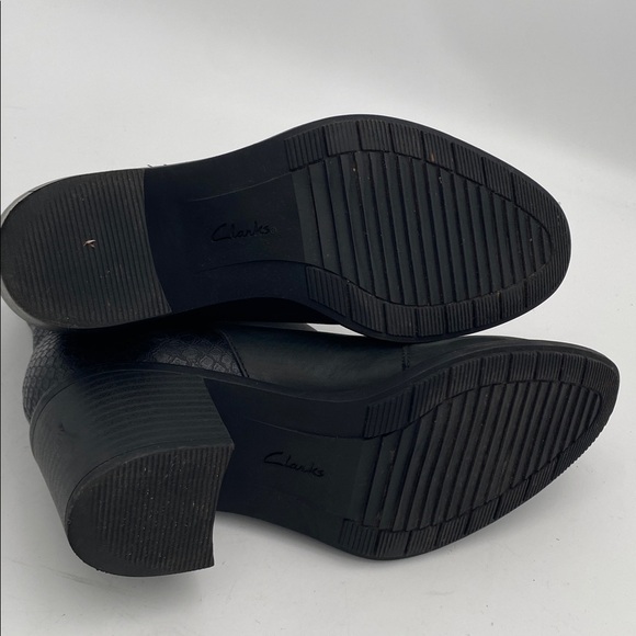 Clarks Black Textured Ankle Boots women 9.5 leather biker casual office Y2K fall - Picture 10 of 13